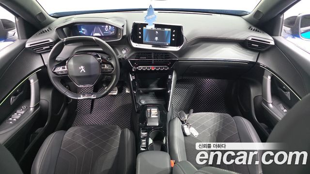 Peugeot 2008 — interior