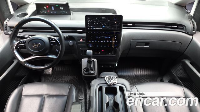 Hyundai Staria — interior