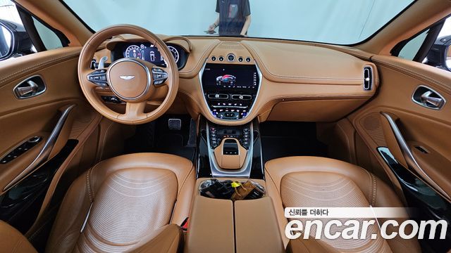 Aston Martin DBX — interior