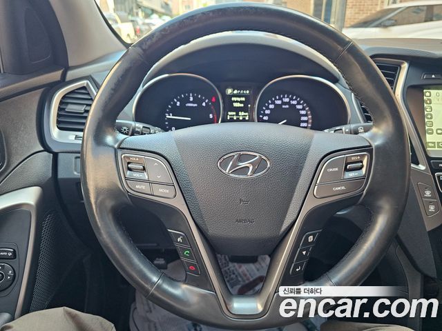 Hyundai Santa Fe — interior