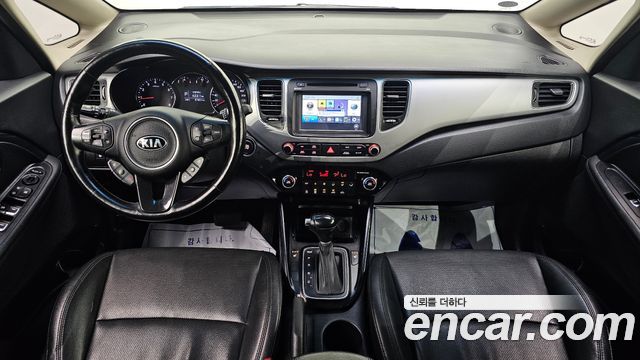 Kia Carens — interior