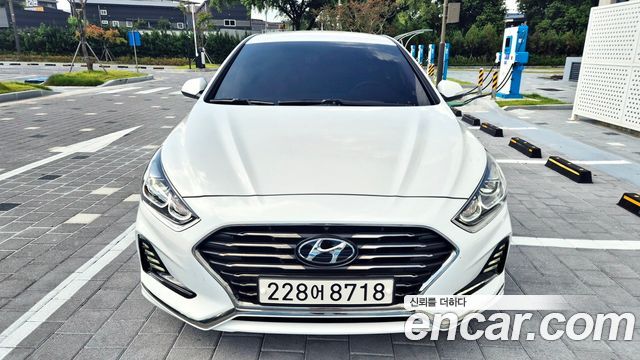 Hyundai Sonata — interior