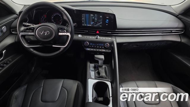 Hyundai Avante — interior