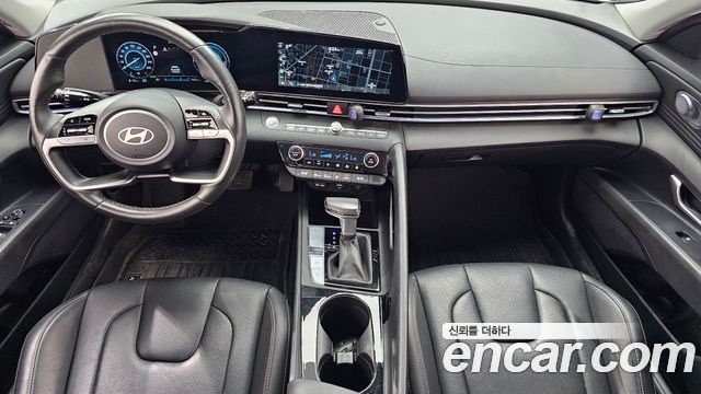 Hyundai Avante — interior
