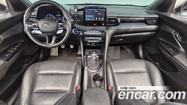 Hyundai Veloster — interior