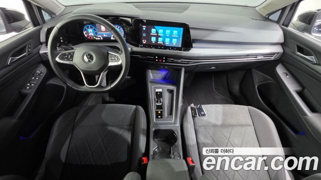 Volkswagen Golf — interior
