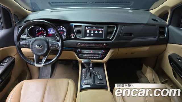 Kia Carnival — interior