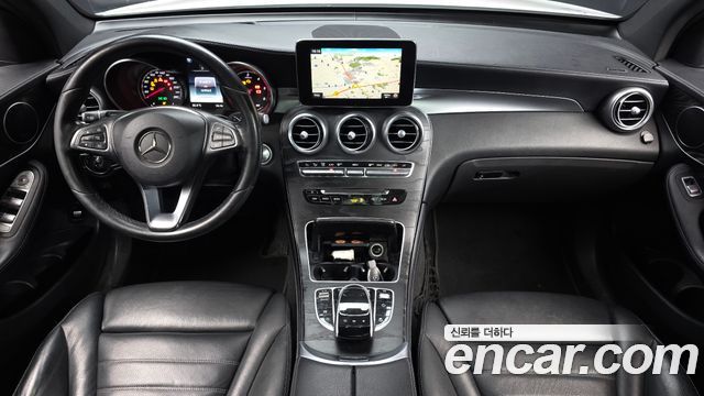 Mercedes-Benz GLC-Class — interior