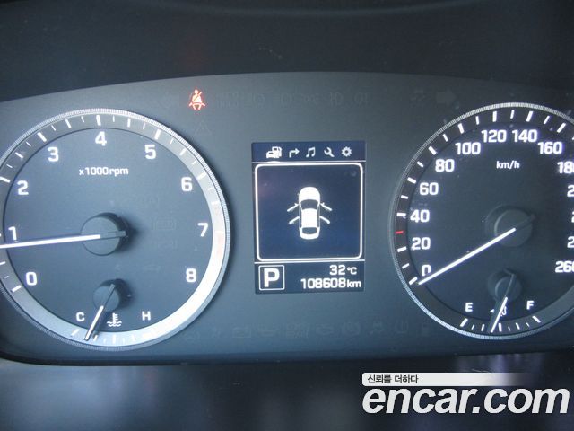 Hyundai Sonata — interior