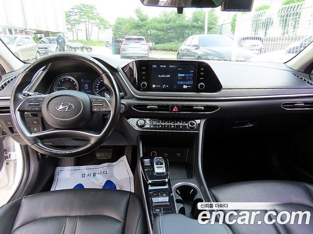 Hyundai Sonata — interior