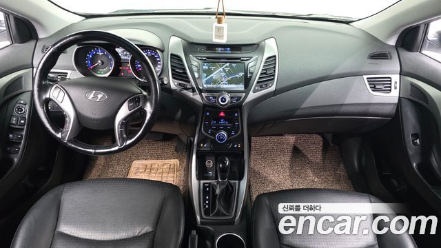 Hyundai Avante — interior