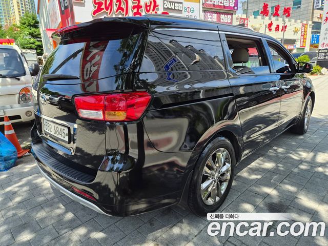 Kia Carnival — interior