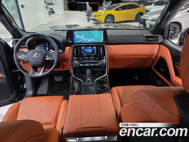 Lexus LX — interior