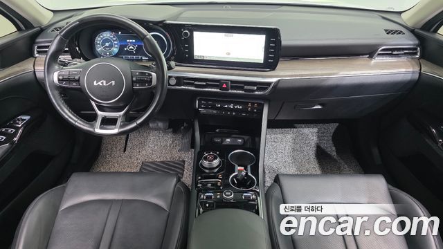Kia K5 — interior