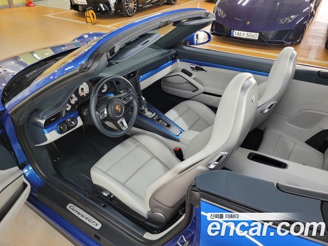 Porsche 911 — interior