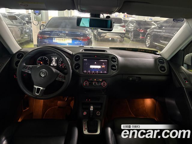 Volkswagen Tiguan — interior