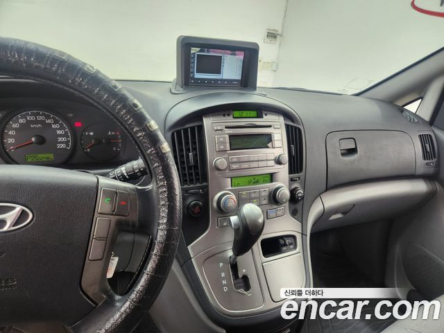 Hyundai Starex — interior