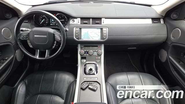Land Rover Range Rover Evoque — interior