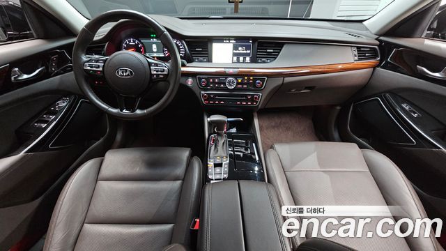 Kia K7 — interior