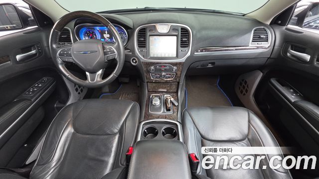 Chrysler 300C — interior