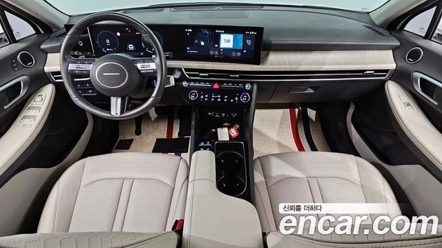 Hyundai Sonata — interior