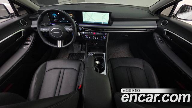 Hyundai Sonata — interior