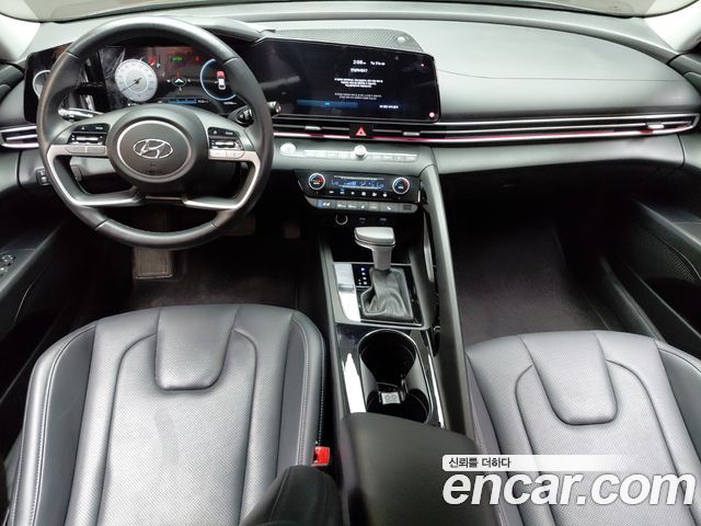 Hyundai Avante — interior