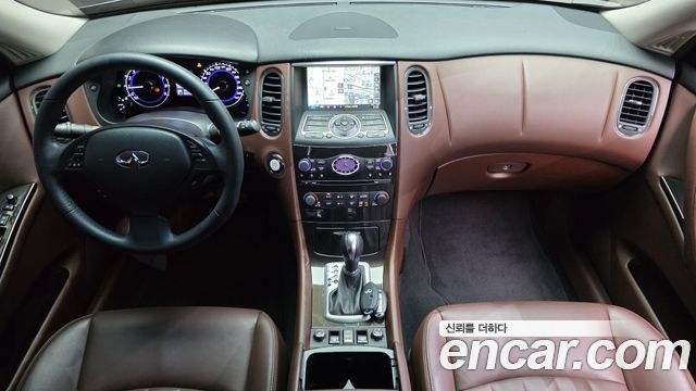 Infiniti QX50 — interior
