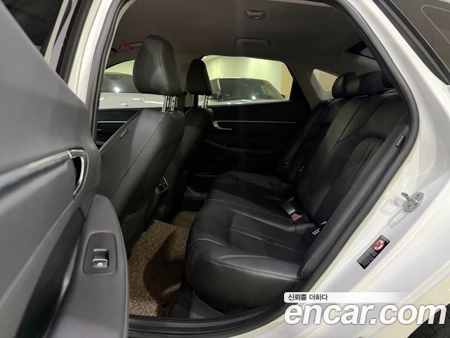 Hyundai Sonata — interior
