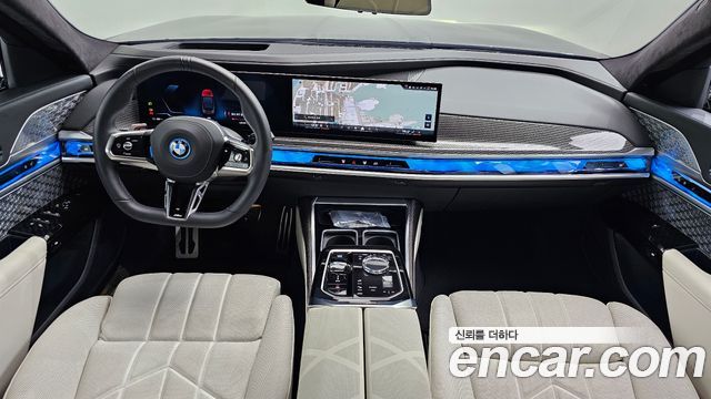 BMW i7 — interior