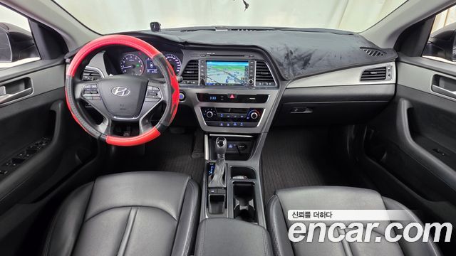 Hyundai Sonata — interior