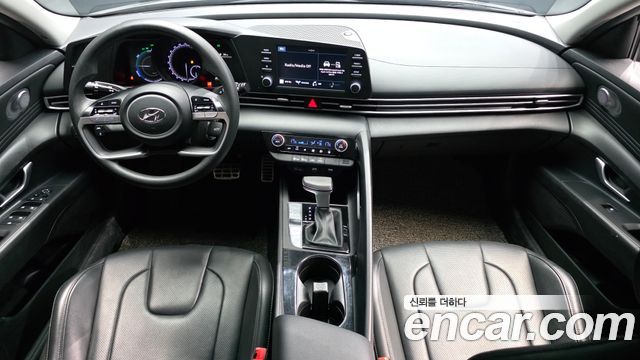 Hyundai Avante — interior