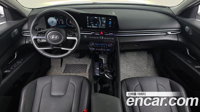 Hyundai Avante — interior