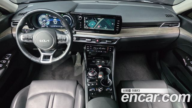 Kia K5 — interior