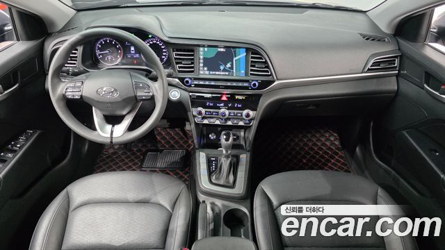 Hyundai Avante — interior