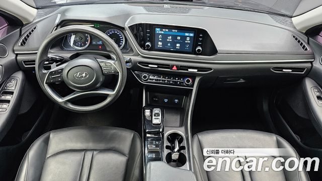 Hyundai Sonata — interior