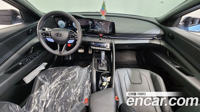 Hyundai Avante — interior