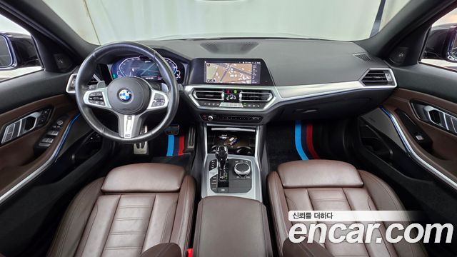 BMW 3 Series — interior