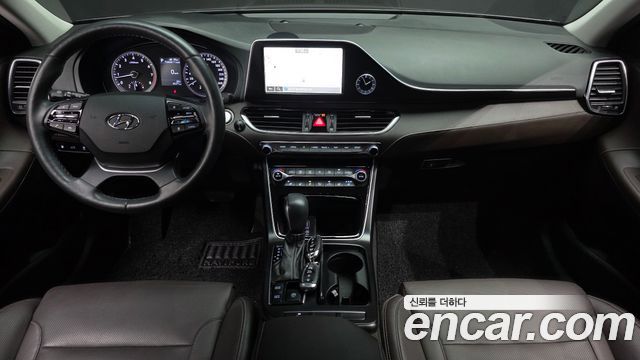 Hyundai Grandeur — interior