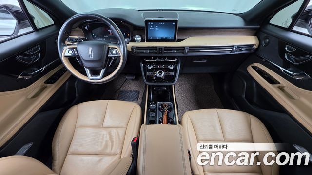 Lincoln Corsair — interior