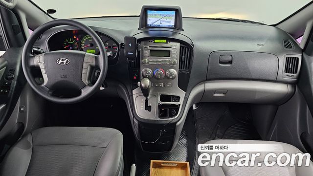 Hyundai Starex — interior