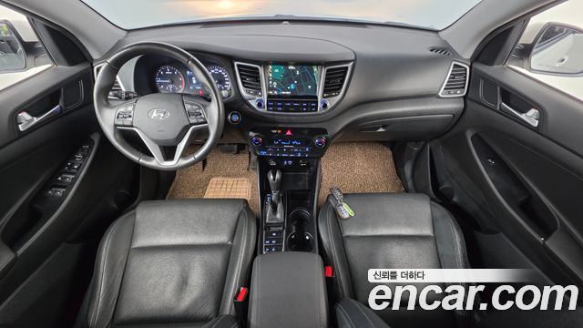Hyundai Tucson — interior