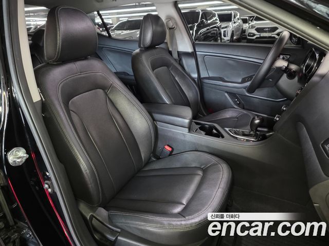 Kia K5 — interior