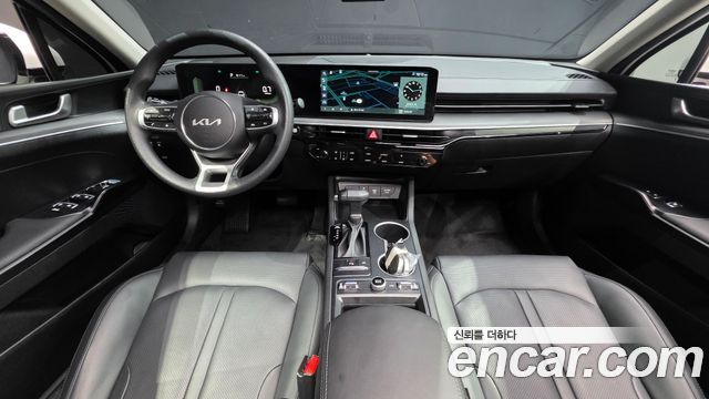 Kia K5 — interior