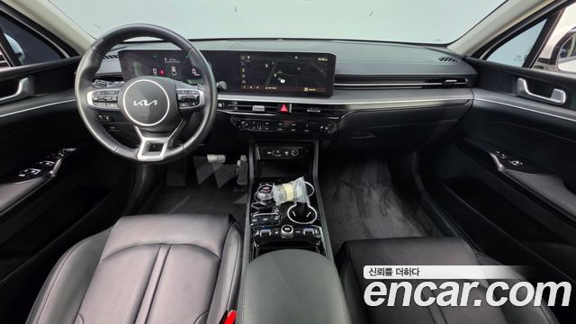 Kia K5 — interior