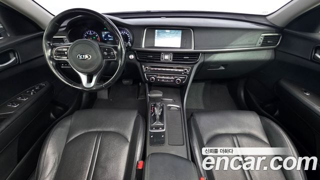 Kia K5 — interior
