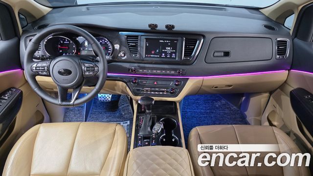 Kia Carnival — interior