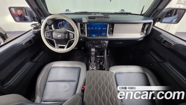 Ford Bronco — interior