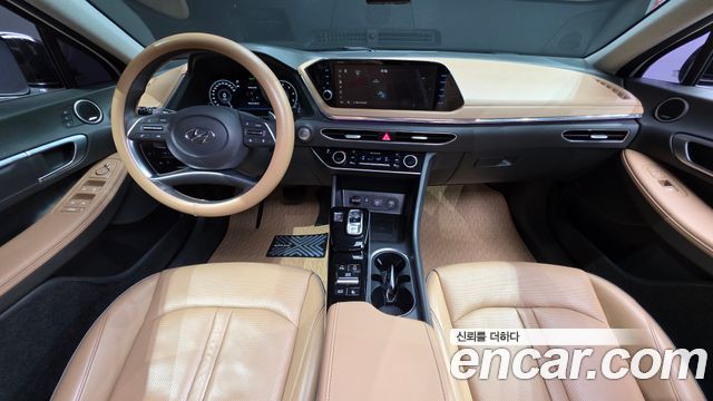 Hyundai Sonata — interior