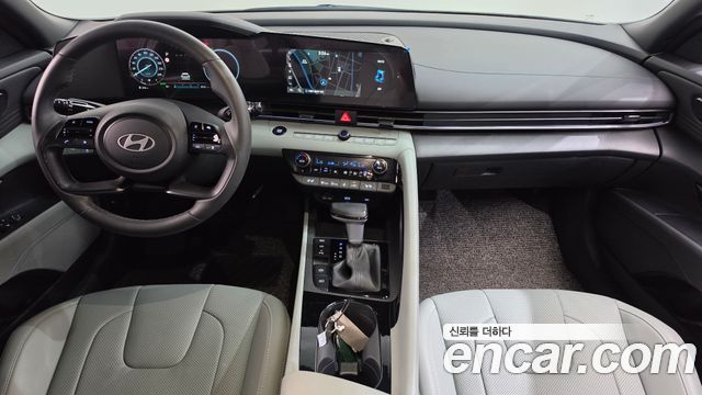 Hyundai Avante — interior